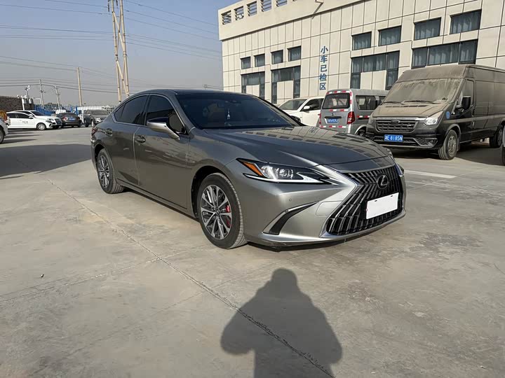 Фото 3 - Lexus ES