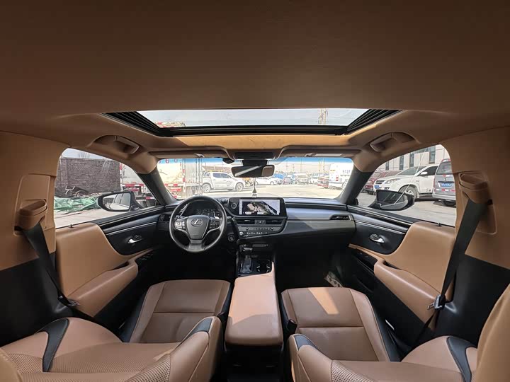 Фото 4 - Lexus ES