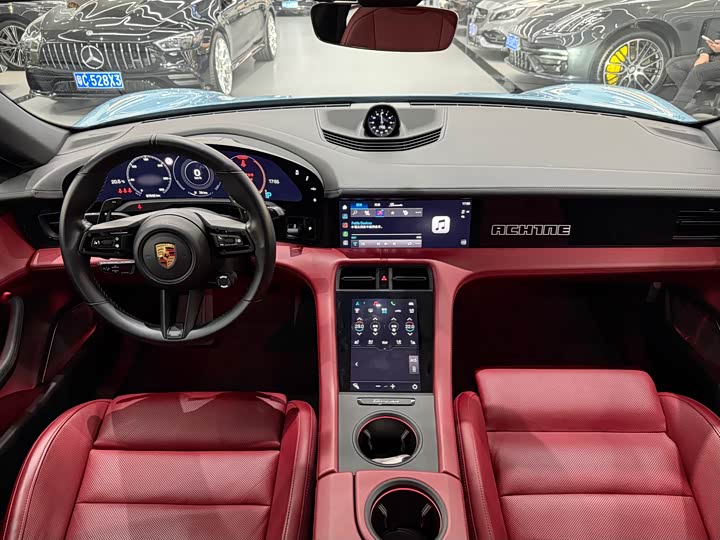 Фото 10 - Porsche Taycan