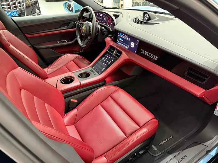 Фото 11 - Porsche Taycan