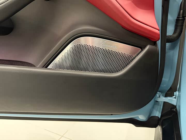 Фото 14 - Porsche Taycan