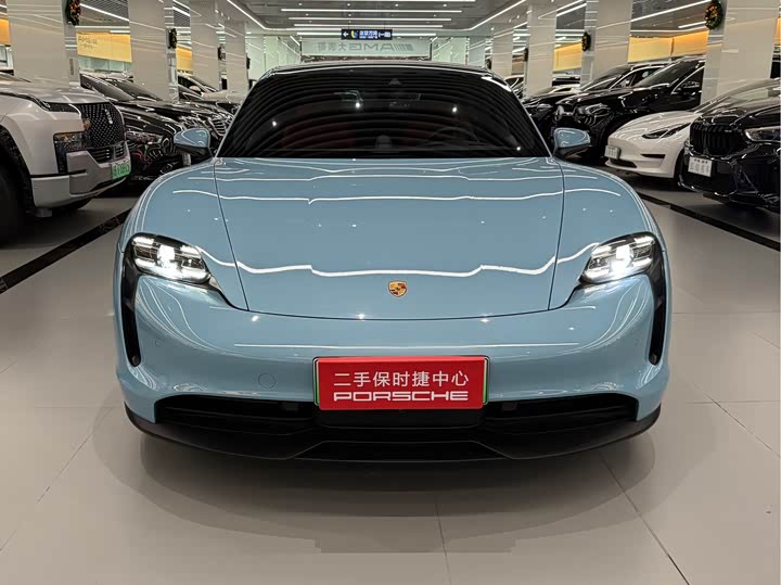 Фото 2 - Porsche Taycan