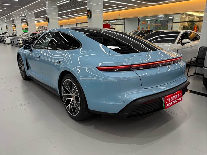 Фото 4 - Porsche Taycan