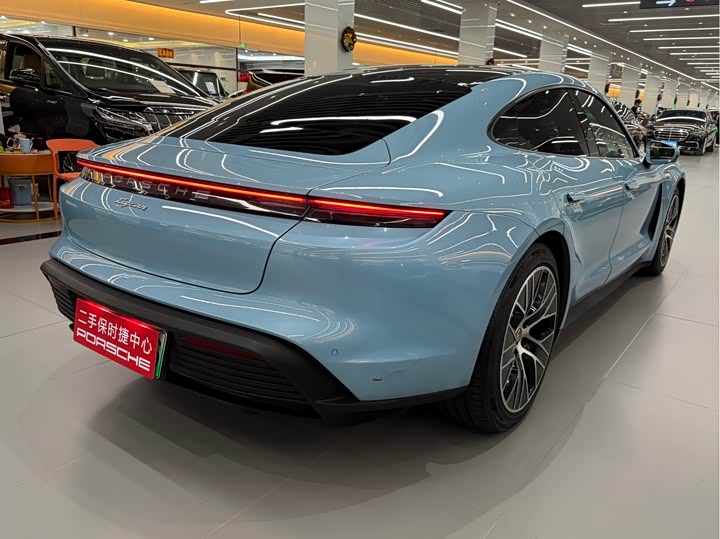 Фото 6 - Porsche Taycan