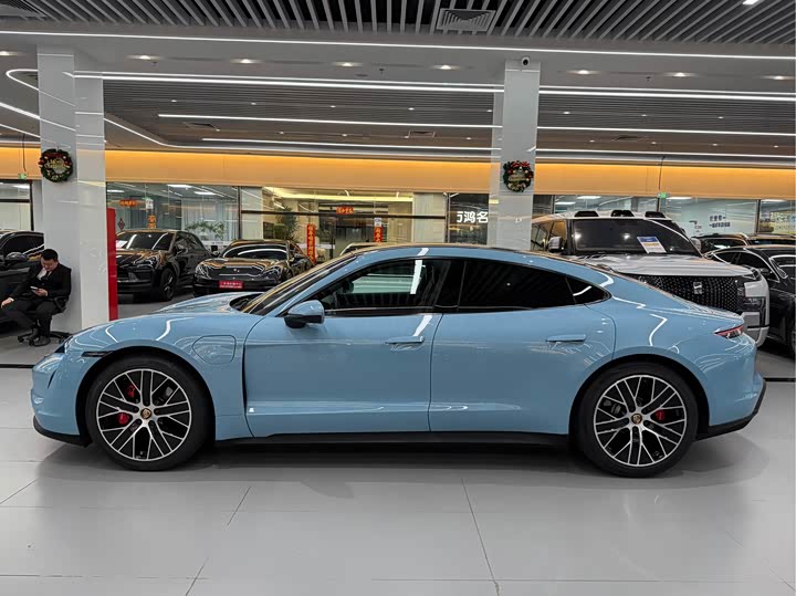 Фото 7 - Porsche Taycan