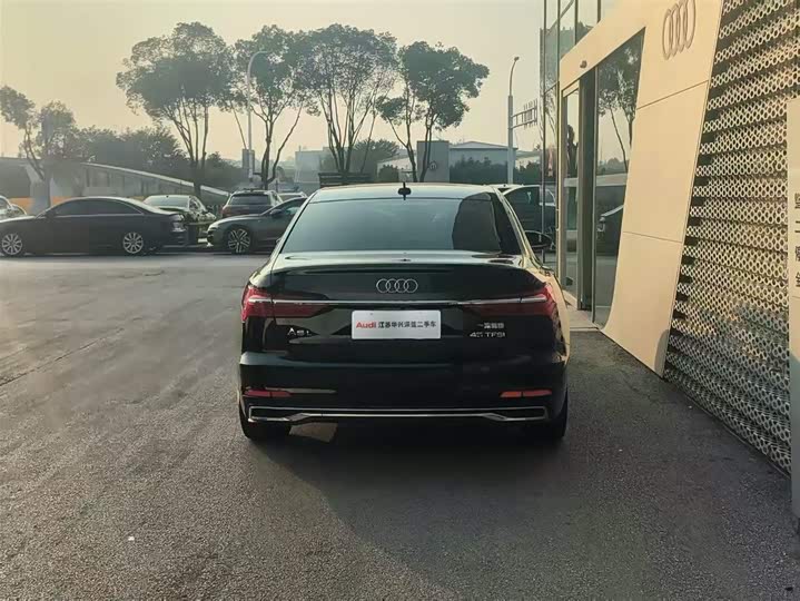 Фото 4 - Audi A6L