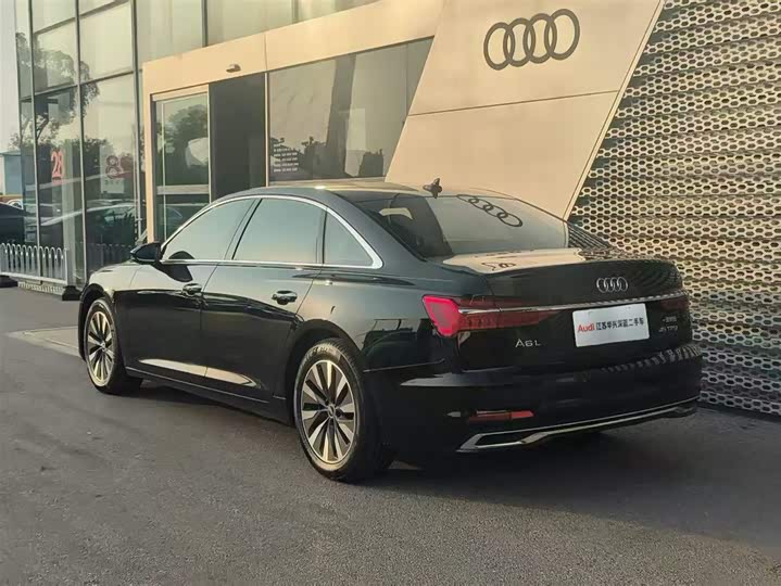 Фото 5 - Audi A6L