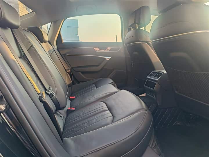 Фото 8 - Audi A6L