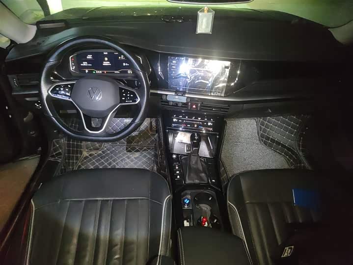 Фото 13 - Volkswagen Passat