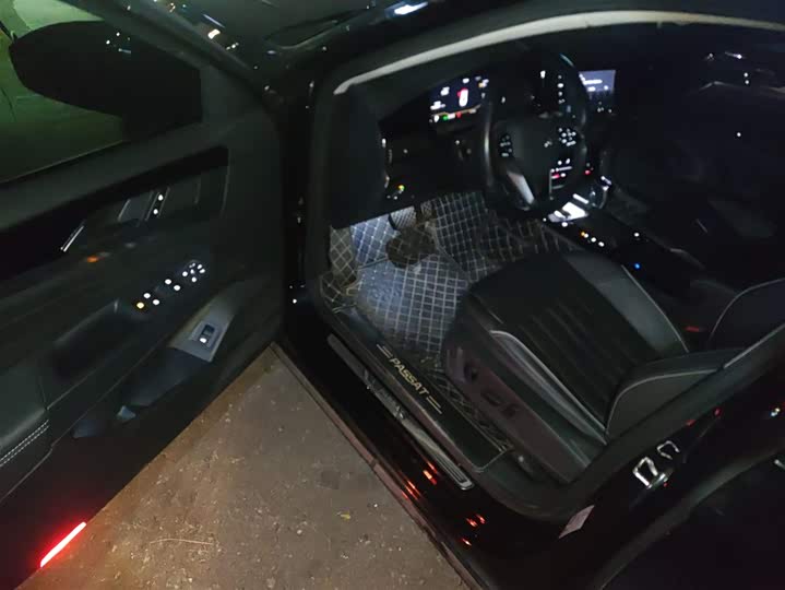 Фото 14 - Volkswagen Passat