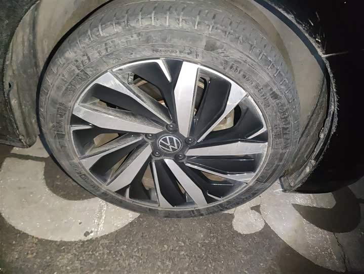 Фото 31 - Volkswagen Passat