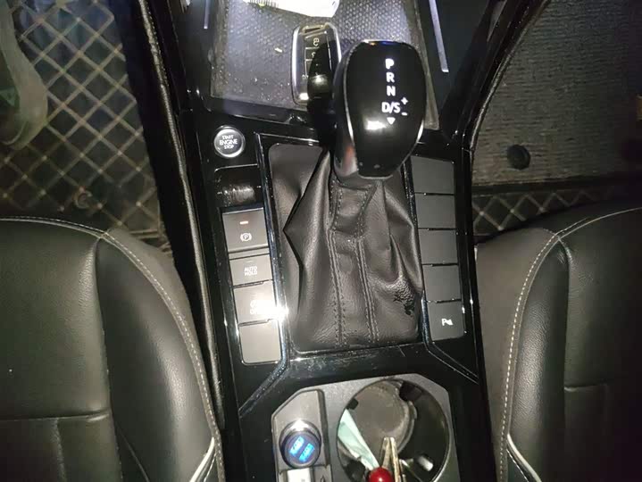 Фото 7 - Volkswagen Passat