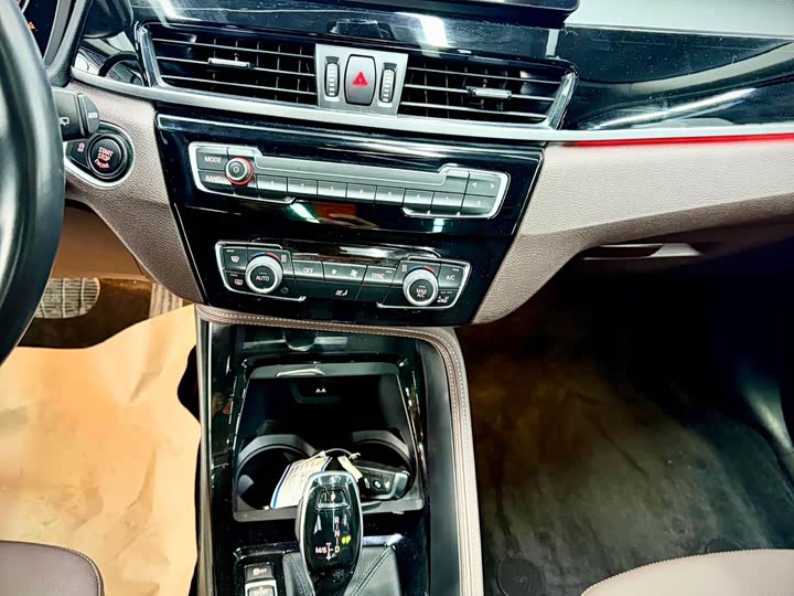 Фото 12 - BMW X1