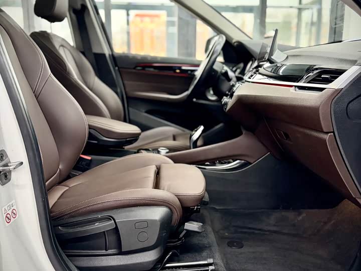 Фото 22 - BMW X1