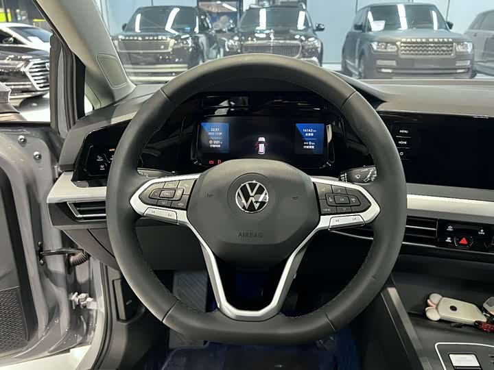 Фото 11 - Volkswagen Golf