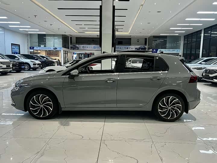 Фото 4 - Volkswagen Golf