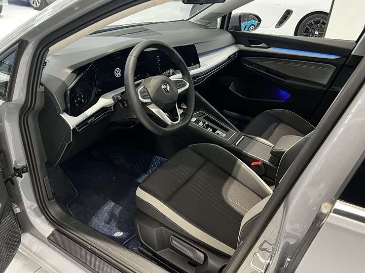 Фото 5 - Volkswagen Golf