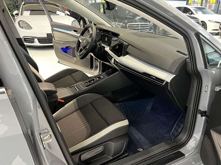 Фото 7 - Volkswagen Golf