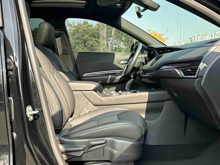 Фото 7 - Cadillac XT4