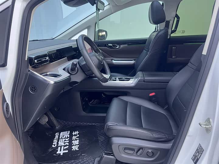 Фото 15 - GAC Trumpchi E8