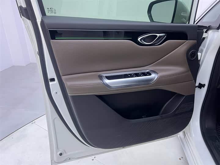 Фото 16 - GAC Trumpchi E8