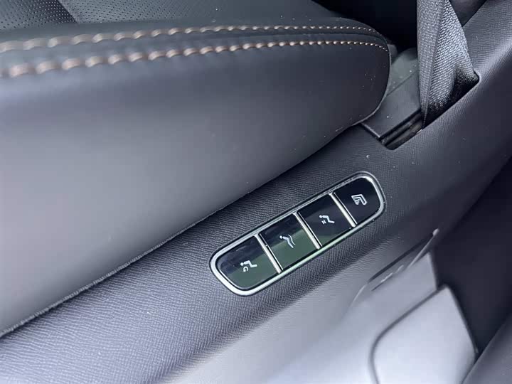 Фото 18 - GAC Trumpchi E8