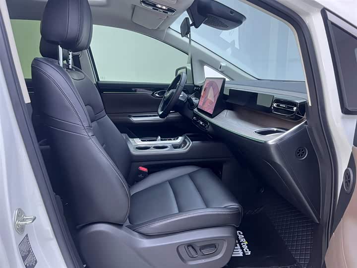 Фото 19 - GAC Trumpchi E8