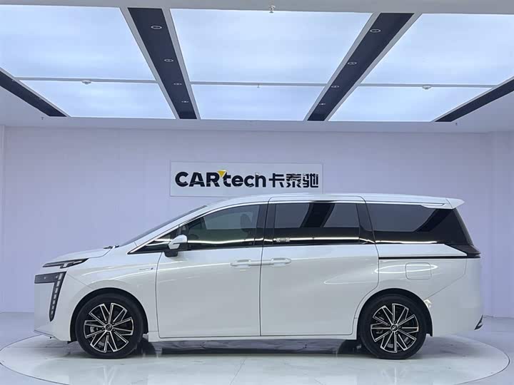 Фото 2 - GAC Trumpchi E8