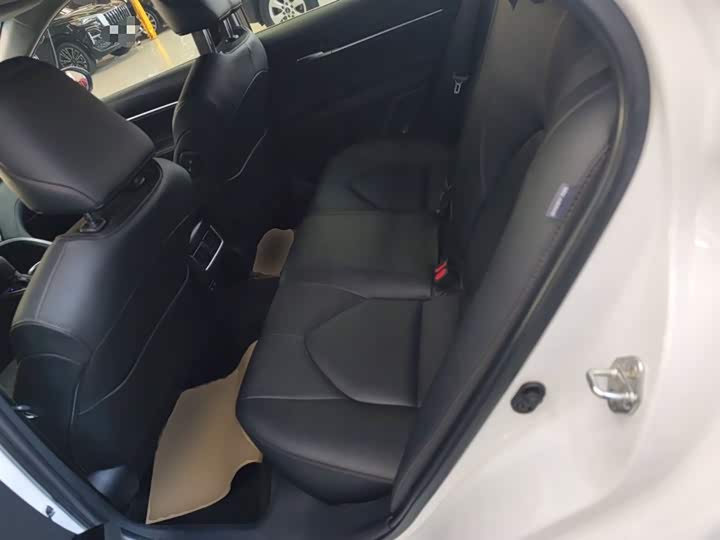 Фото 17 - Toyota Camry