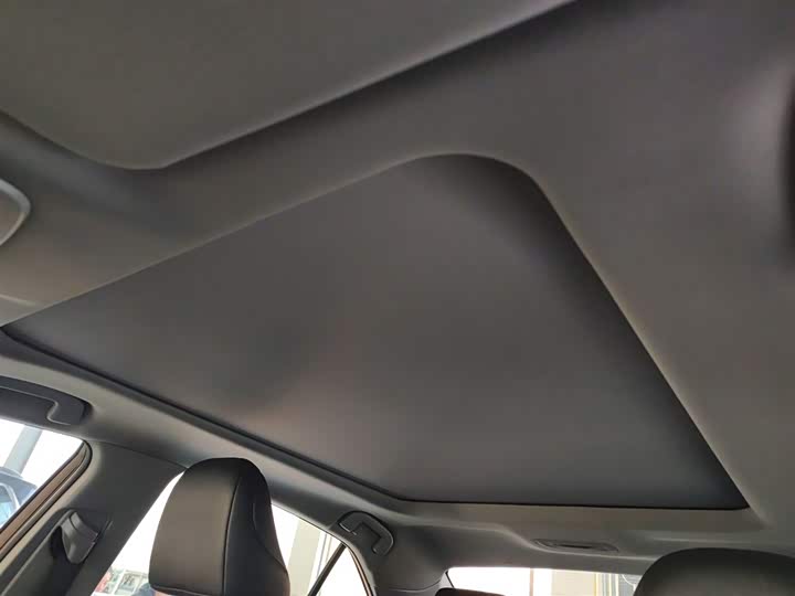 Фото 18 - Toyota Camry