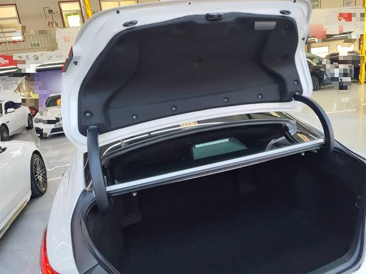 Фото 19 - Toyota Camry