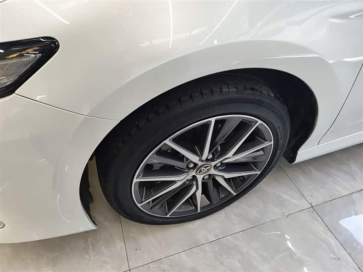 Фото 23 - Toyota Camry