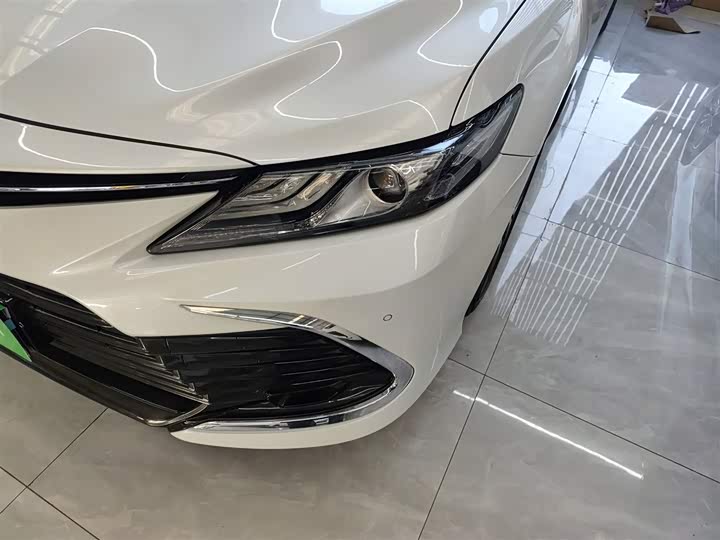 Фото 24 - Toyota Camry