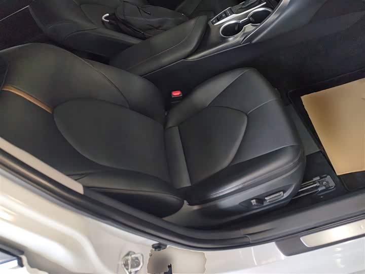 Фото 25 - Toyota Camry