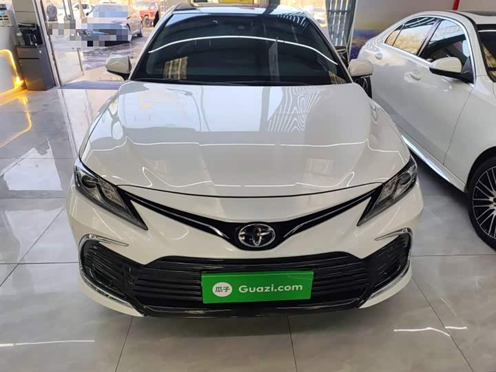 Фото 3 - Toyota Camry