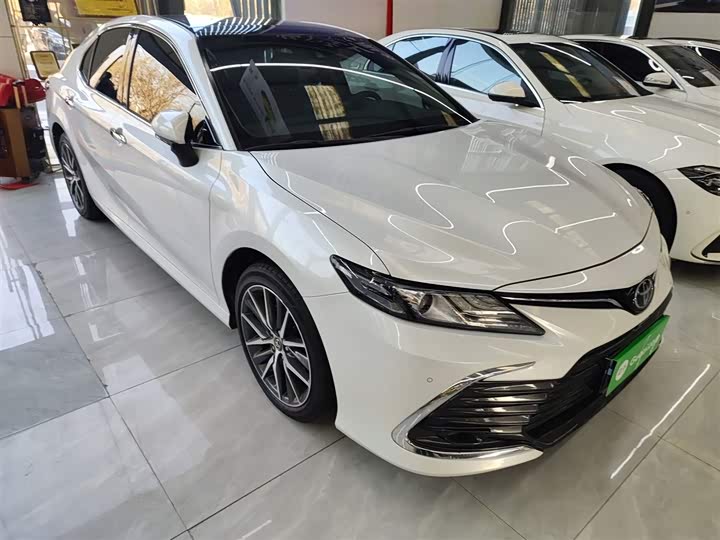 Фото 4 - Toyota Camry