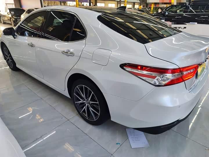 Фото 5 - Toyota Camry