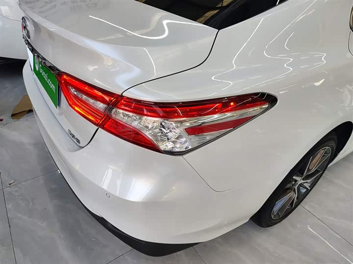 Фото 8 - Toyota Camry