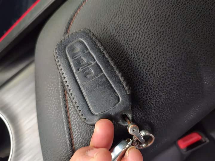 Фото 9 - Toyota Camry