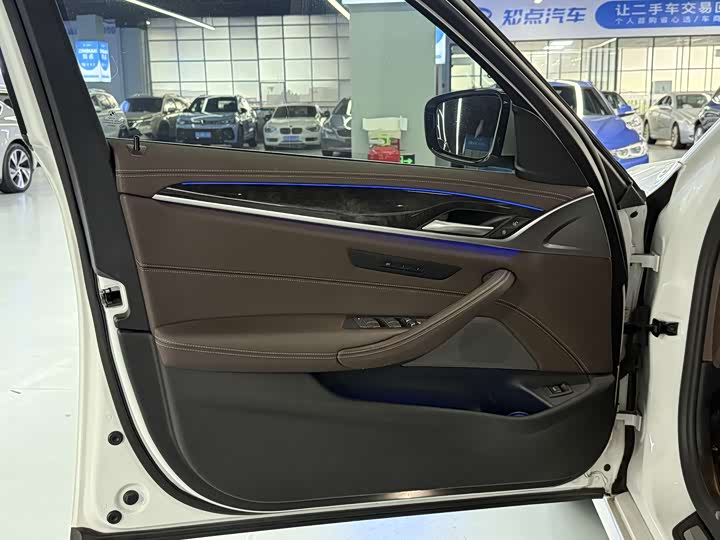 Фото 10 - BMW 5 Series