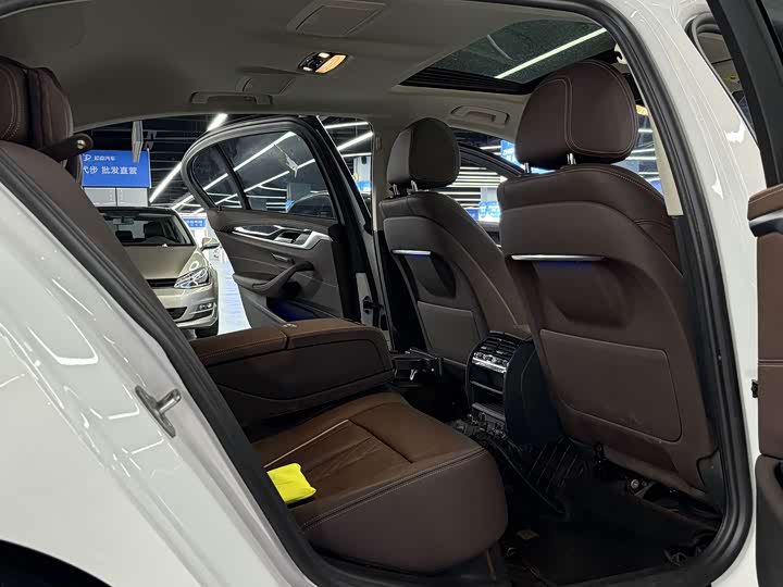 Фото 14 - BMW 5 Series