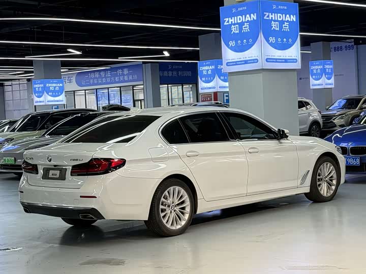 Фото 25 - BMW 5 Series