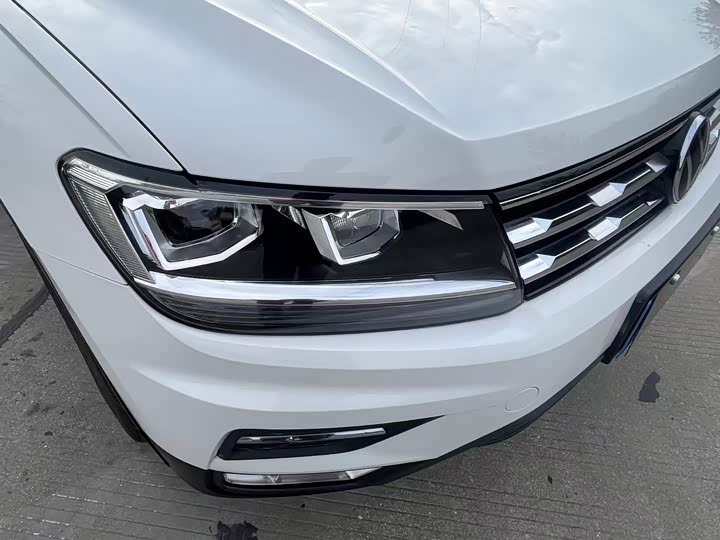 Фото 10 - Volkswagen Tiguan L Pro