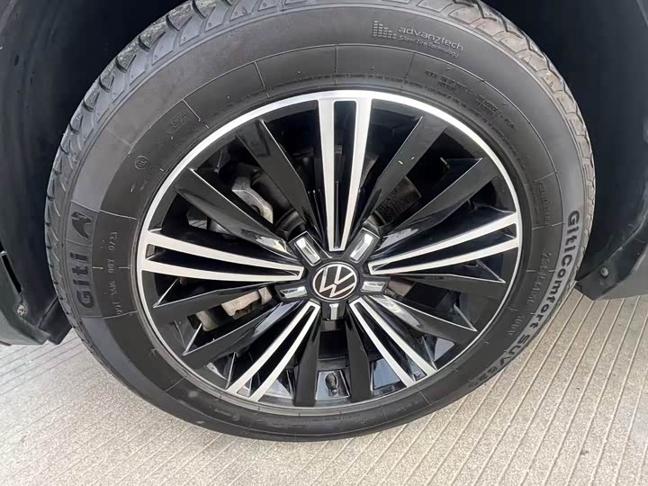 Фото 11 - Volkswagen Tiguan L Pro