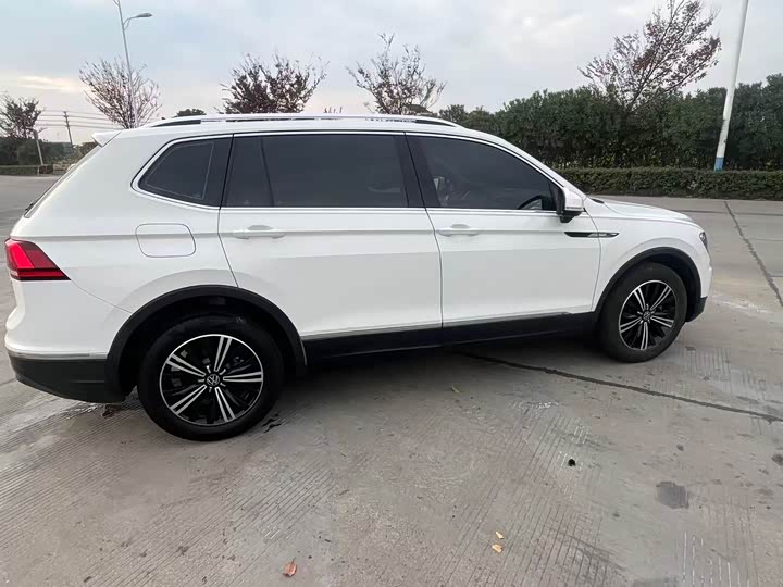 Фото 12 - Volkswagen Tiguan L Pro