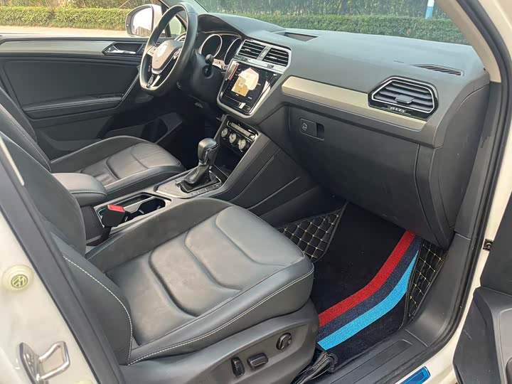 Фото 7 - Volkswagen Tiguan L Pro