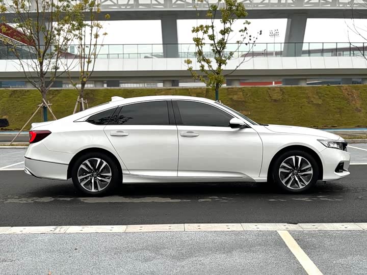 Фото 5 - Honda Accord