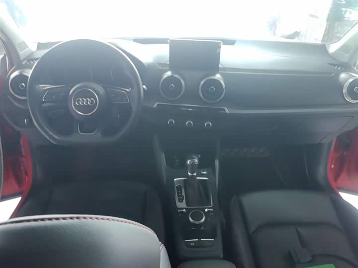 Фото 10 - Audi Q2L