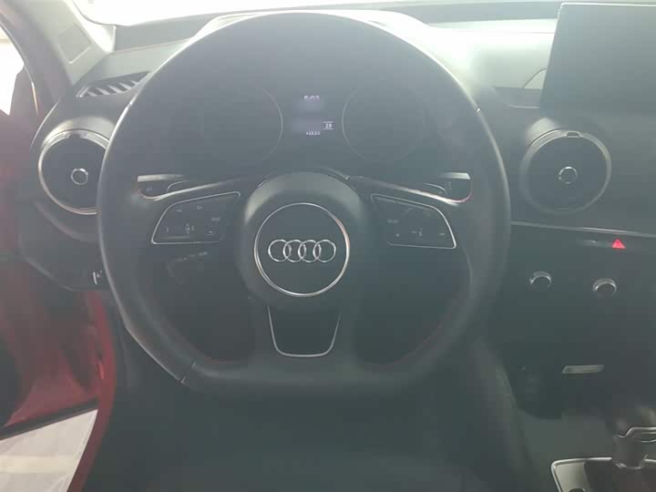 Фото 11 - Audi Q2L