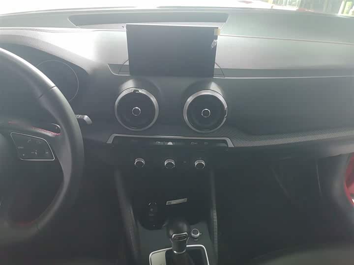 Фото 13 - Audi Q2L